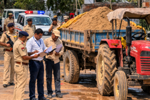 छपरा में अवैध बालू कारोबारियों का खनन टीम पर हमला, जब्त वाहन छुड़ाकर फरार